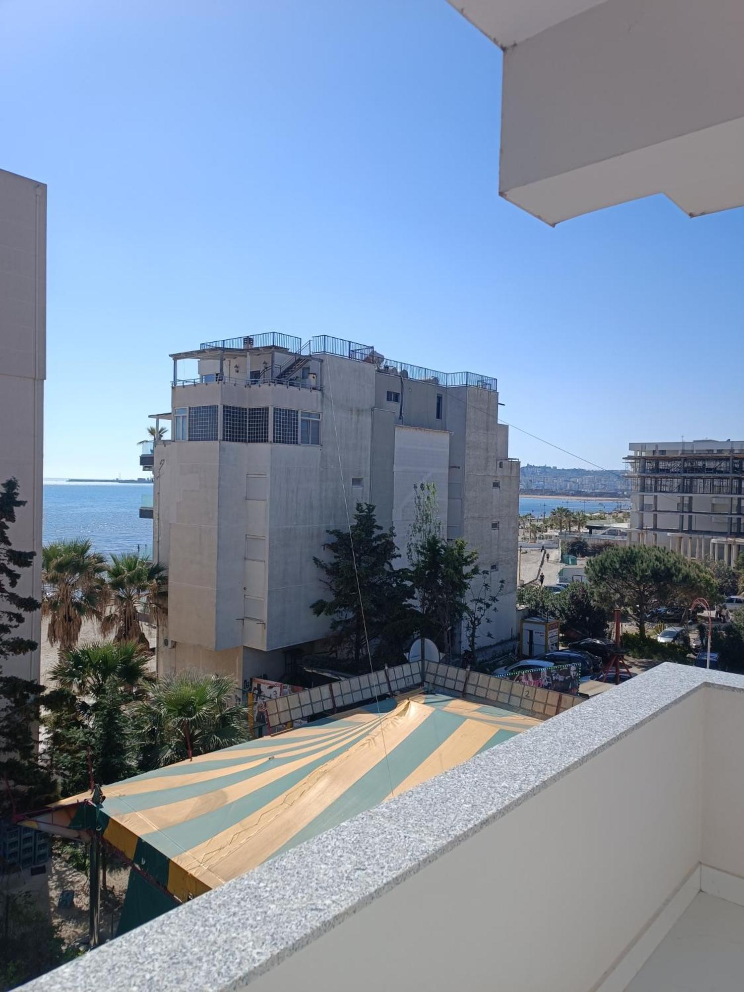 Evi's Ne Plazh Buze Detit Appartamento Durrës